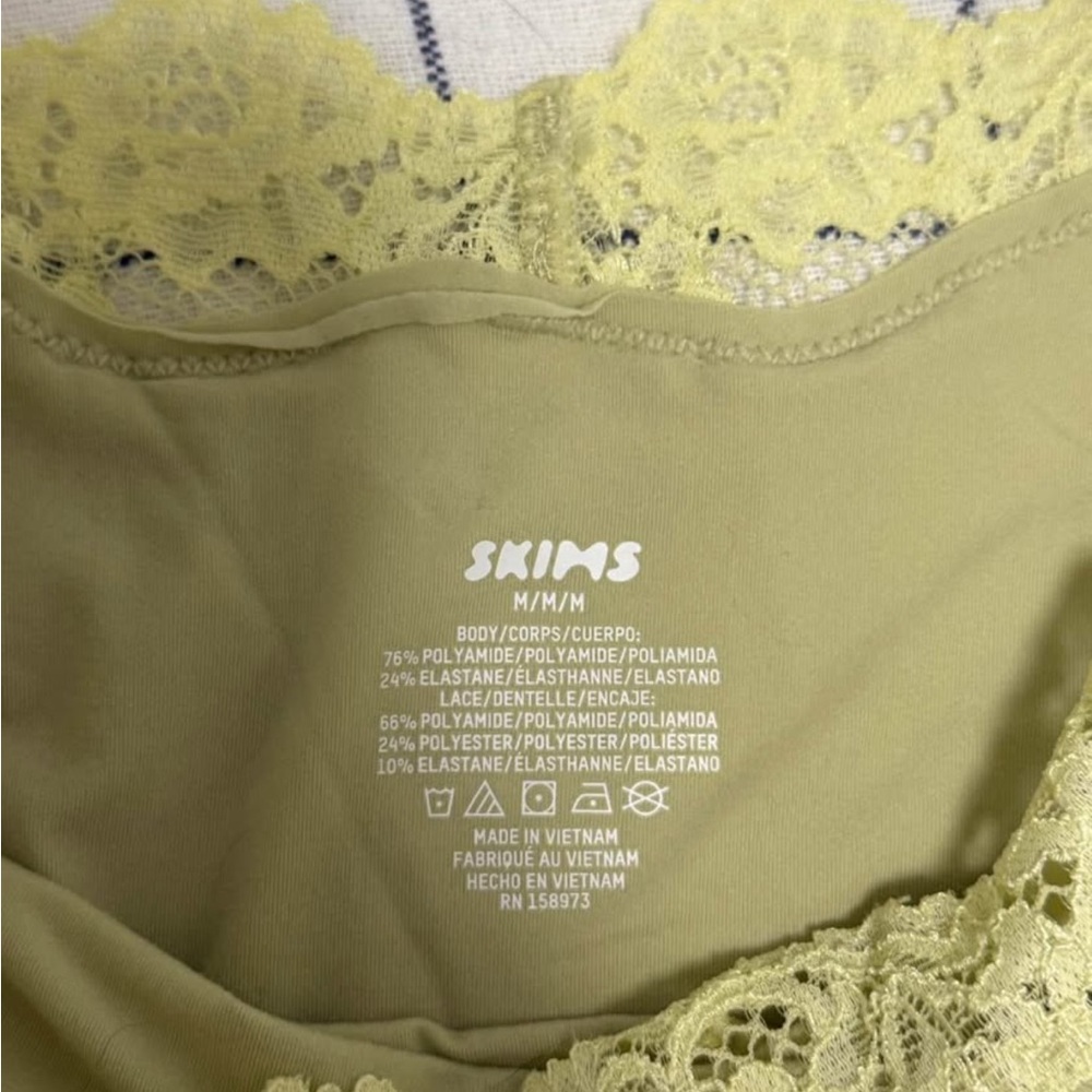SKIMS Women's Lace Trim Bra in Light Yellow